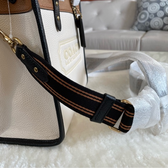 ‼️SOLD‼️ Coach Field Tote 22 in Colour Block - Picture 13 of 13